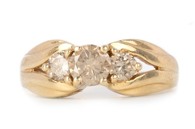 Lot 492 - DIAMOND THREE STONE RING
