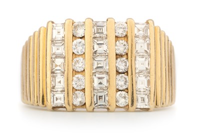 Lot 493 - DIAMOND DRESS RING