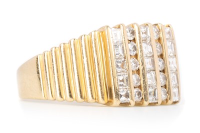 Lot 493 - DIAMOND DRESS RING