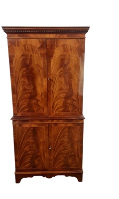 Lot 511 - REPRODUCTION MAHOGANY COCKTAIL CABINET