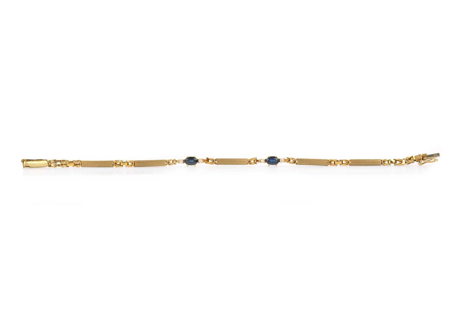 Lot 495 - SAPPHIRE AND DIAMOND BRACELET