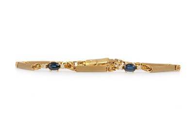 Lot 495 - SAPPHIRE AND DIAMOND BRACELET