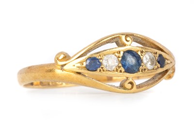Lot 511 - SAPPHIRE AND DIAMOND FIVE STONE RING