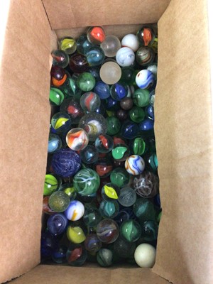 Lot 496 - COLLECTION OF VINTAGE MARBLES