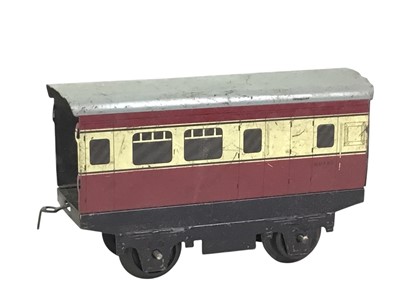 Lot 501 - HORNBY O GAUGE TINPLATE CLOCKWORK MODEL TRAIN SET