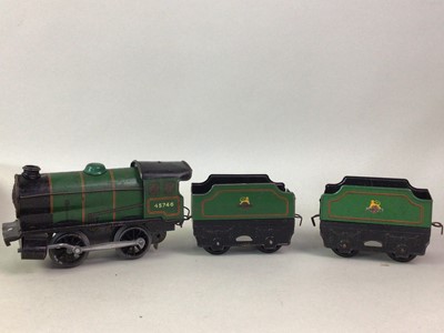 Lot 501 - HORNBY O GAUGE TINPLATE CLOCKWORK MODEL TRAIN SET
