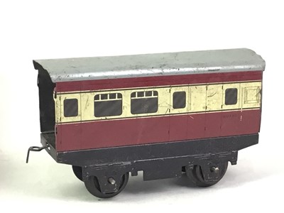 Lot 501 - HORNBY O GAUGE TINPLATE CLOCKWORK MODEL TRAIN SET