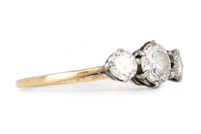 Lot 496 - DIAMOND THREE STONE RING