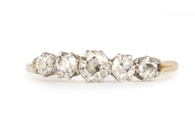 Lot 498 - DIAMOND FIVE STONE RING