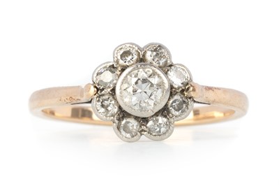 Lot 500 - DIAMOND FLOWER CLUSTER RING