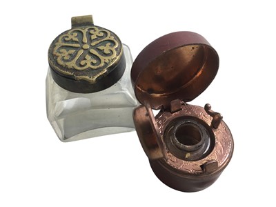 Lot 620 - COLLECTION OF MILITARY BUTTONS AND BADGES