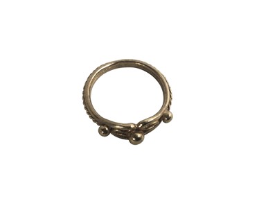 Lot 648 - DRESS RING
