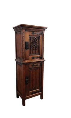 Lot 1363 - ARTS & CRAFTS STYLE OAK CUPBOARD