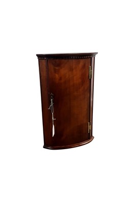 Lot 633 - REPRODUCTION MAHOGANY CORNER CABINET