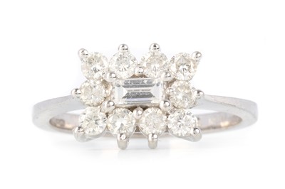 Lot 506 - DIAMOND CLUSTER RING