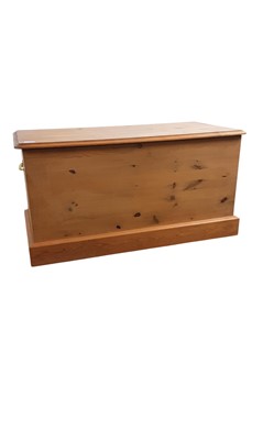 Lot 657 - PINE BLANKET BOX