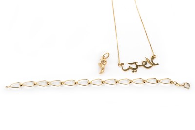 Lot 524 - NECKLACE, BRACELET AND A CHARM
