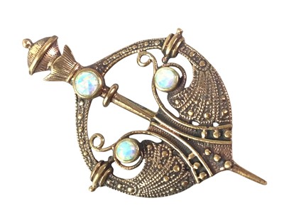 Lot 753 - GOLD PLATED BROOCH OF CELTIC DESIGN