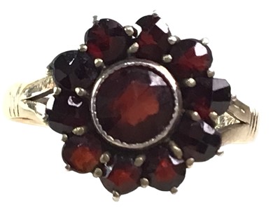 Lot 811 - GARNET DRESS RING