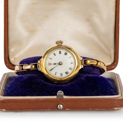 Lot 822 - NINE CARAT GOLD MANUAL WIND WRIST WATCH