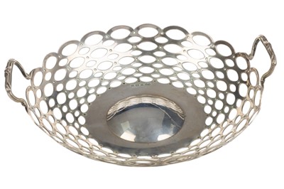 Lot 875 - GEORGE V SILVER BREAD BASKET