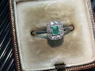 Lot 81 - EMERALD AND DIAMOND RING