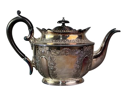 Lot 132 - GEORGE V SILVER CRUET SET