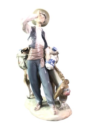 Lot 128 - LLADRO FIGURE
