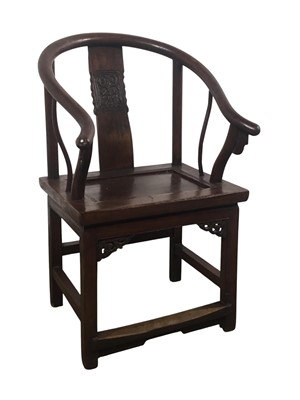 Lot 123 - STAINED OAK CHINESE HORSESHOE CHAIR