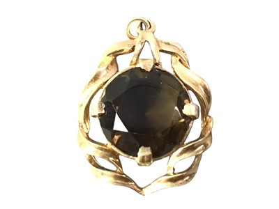 Lot 135 - GOLD DRESS STONE PENDANT