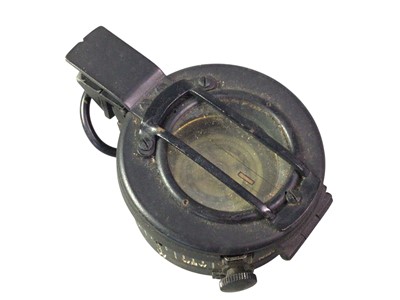 Lot 140 - WWII BRITISH ARMY OFFICER'S MARCHING COMPASS