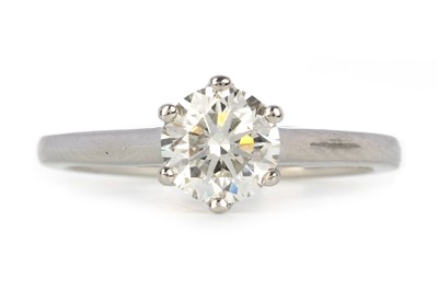 Lot 542 - CERTIFICATED DIAMOND SOLITAIRE RING