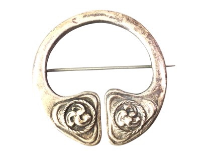 Lot 227 - SILVER PENANNULAR BROOCH