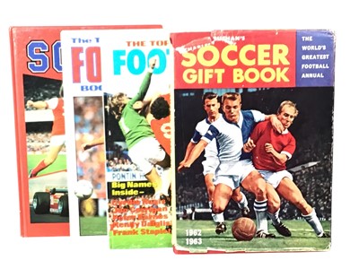 Lot 212 - GROUP OF VARIOUS POP CULTURE BOOKS AND MAGAZINES