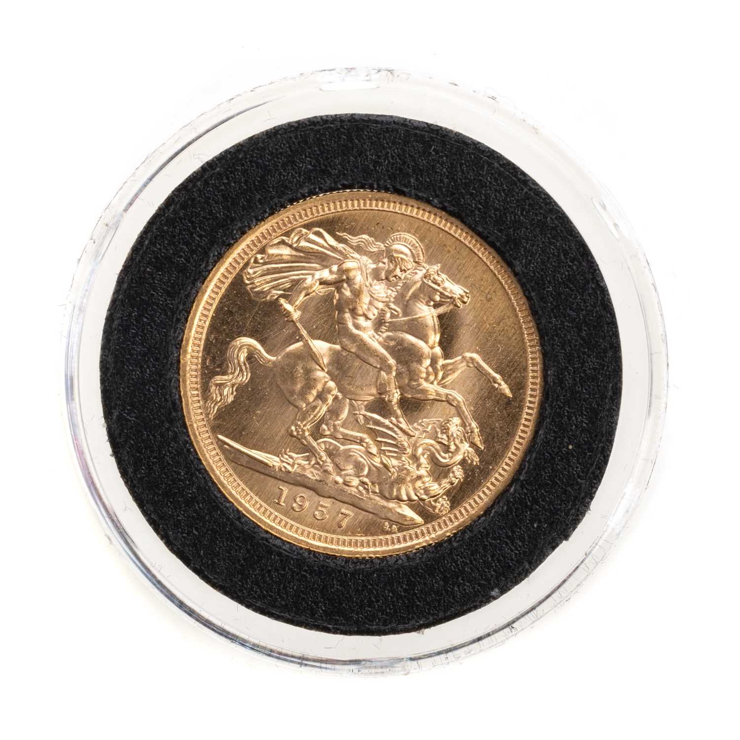 Lot 66 - ELIZABETH II GOLD SOVEREIGN