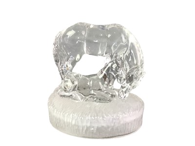 Lot 285 - GROUP OF GLASSWARE AND PAPERWEIGHTS