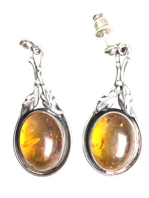 Lot 420 - GROUP OF COSTUME JEWELLERY