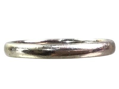 Lot 434 - WEDDING RING