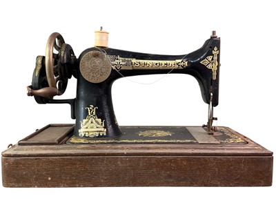 Lot 510 - SINGER SEWING MACHINE