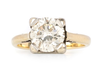 Lot 586 - DIAMOND SOLITAIRE RING