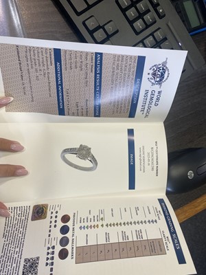 Lot 447 - CERTIFICATED DIAMOND DRESS RING