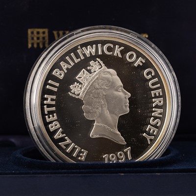 Lot 78 - ELIZABETH II GUERNSEY SILVER PROOF £10 COIN