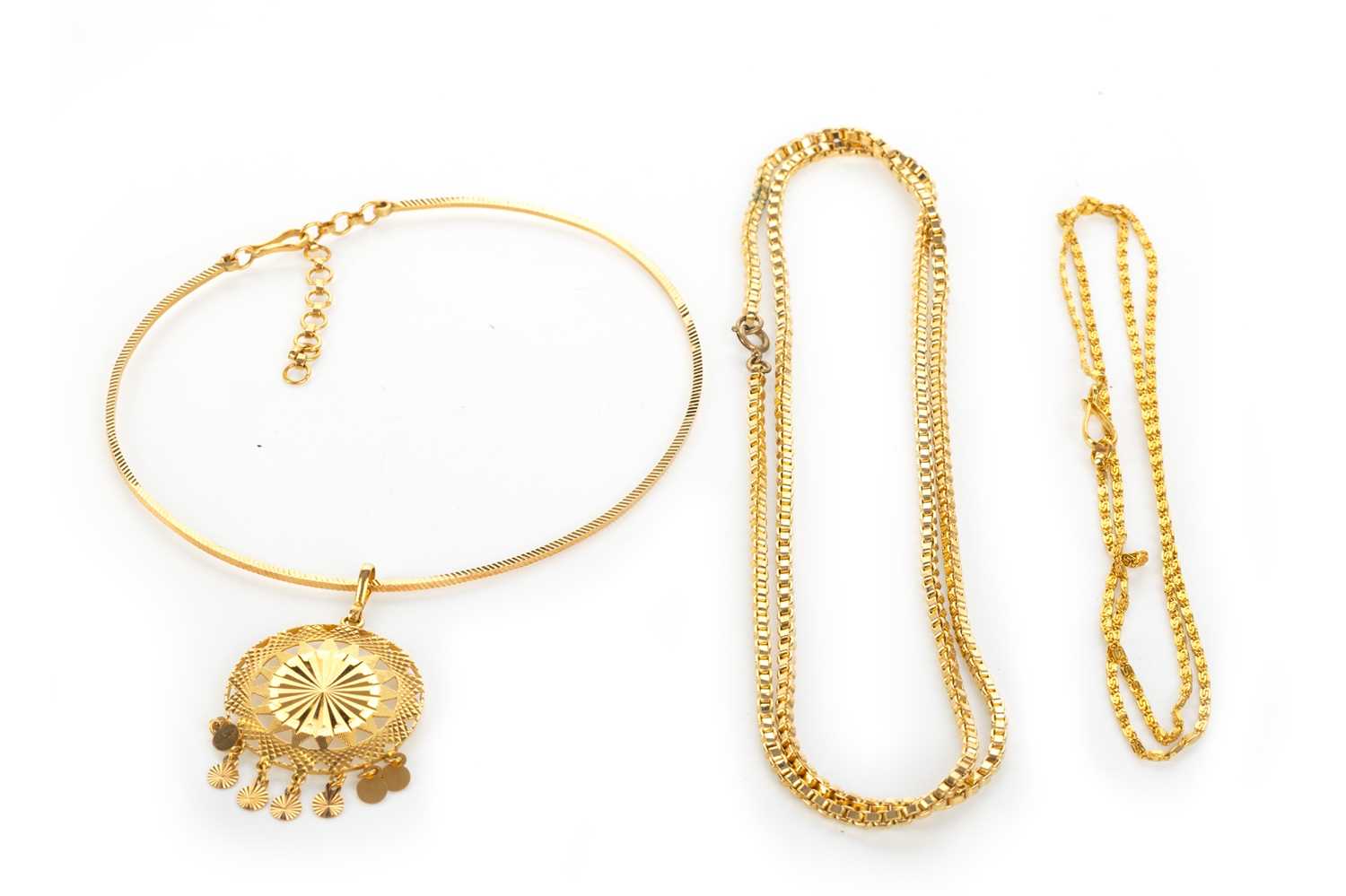 Lot 451 - INDIAN NECKLET