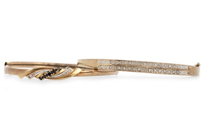 Lot 587 - SAPPHIRE AND DIAMOND BANGLE