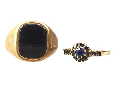 Lot 567 - SAPPHIRE CLUSTER RING