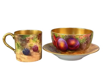 Lot 122 - ROYAL WORCESTER TEA CUP AND SAUCER