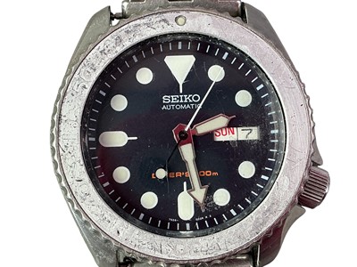 Lot 33 - SEIKO STAINLESS STEEL AUTOMATIC WRIST WATCH
