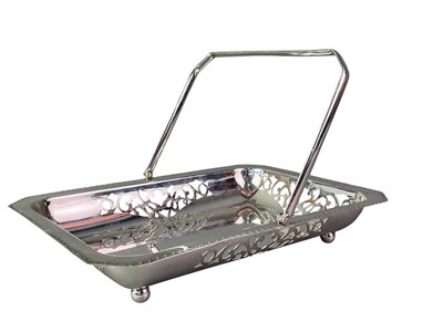 Lot 138 - GROUP OF SILVER PLATED ITEMS