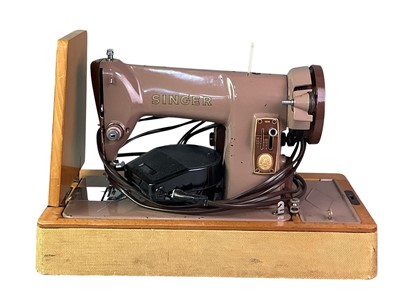 Lot 160 - SINGER SEWING MACHINE