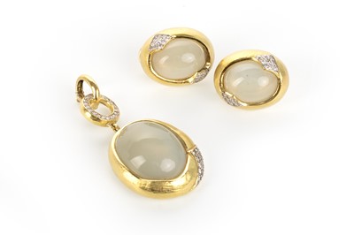 Lot 603 - MOONSTONE PENDANT AND PAIR OF EARRINGS